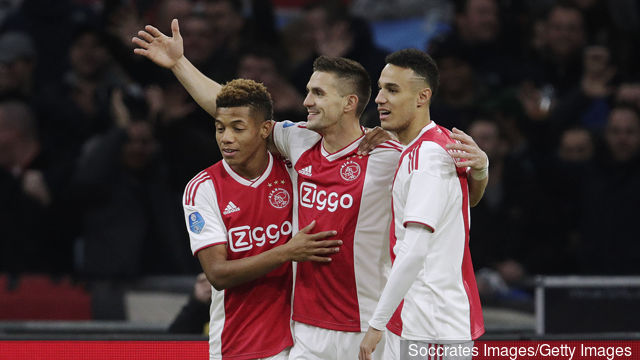 Ajax akan starting dengan Mazraoui dan Neres dalam laga dengan Tottenham Hotspur